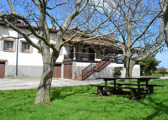 Agroturismo Azkue Aia