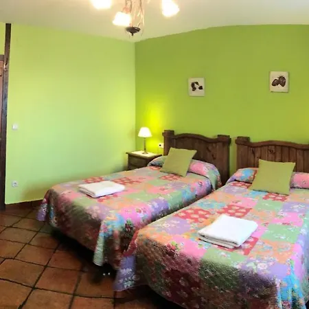 Agroturismo Azkue * Aia