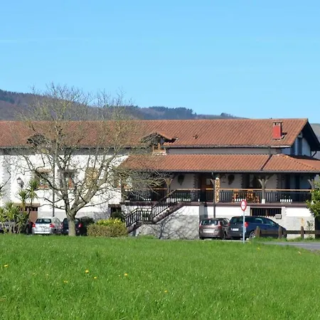 Agroturismo Azkue * Aia